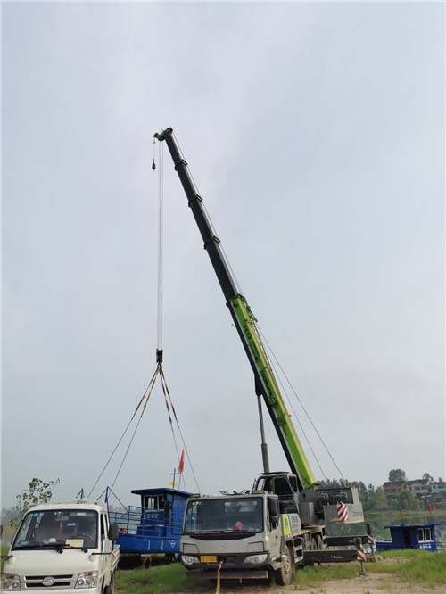 黄南桥梁建设吊装案例